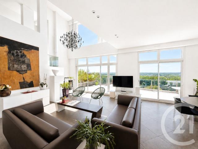 Maison 7 pièces 256 m²