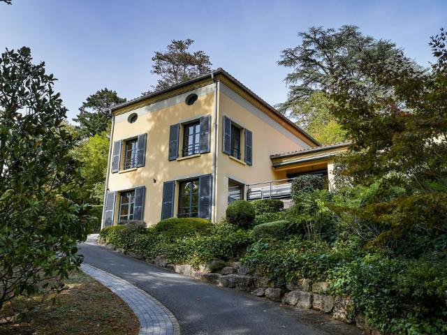 Maison 7 pièces 256 m²