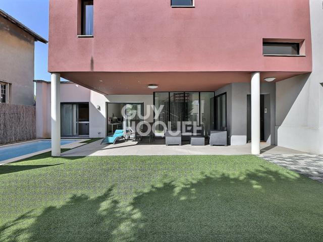 Maison 7 pièces 256 m²