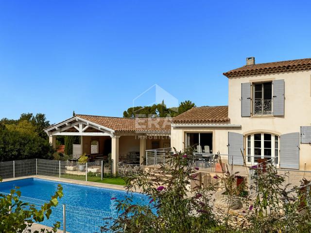 Maison 7 pièces 257 m²