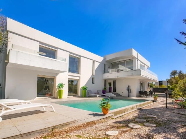 Maison 7 pièces 258 m²