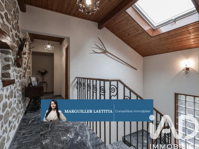 Maison 7 pièces 258 m²