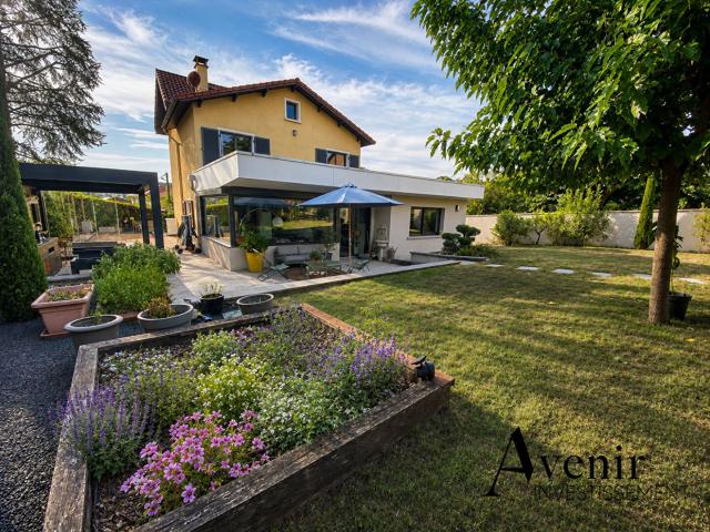 Maison 7 pièces 258 m²
