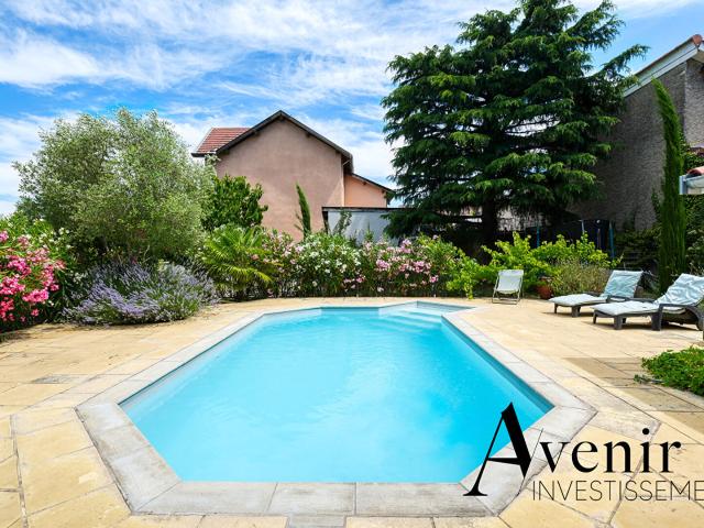 Maison 7 pièces 258 m²