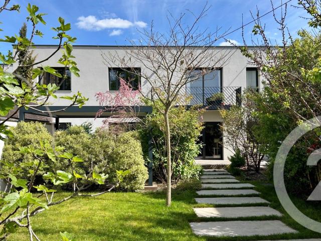 Maison 7 pièces 259 m²
