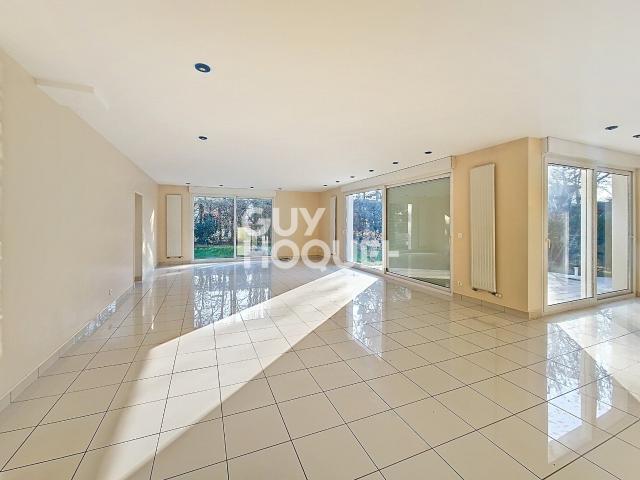 Maison 7 pièces 259 m²