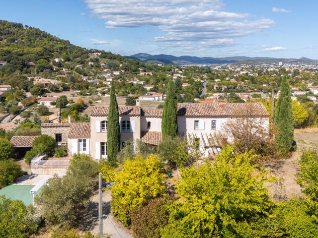 Maison 7 pièces 259 m²