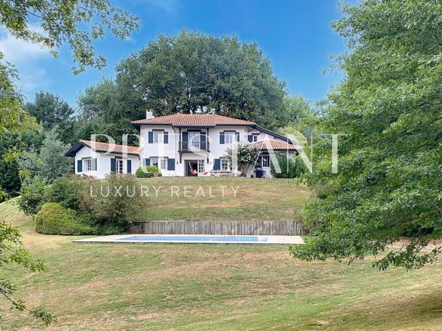 Maison 7 pièces 250 m²