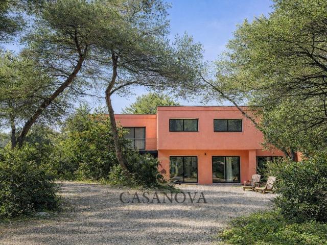 Maison 11 pièces 275 m²