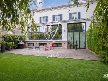 Maison 7 pièces 250 m²