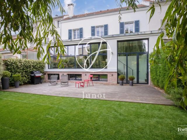 Maison 7 pièces 250 m²