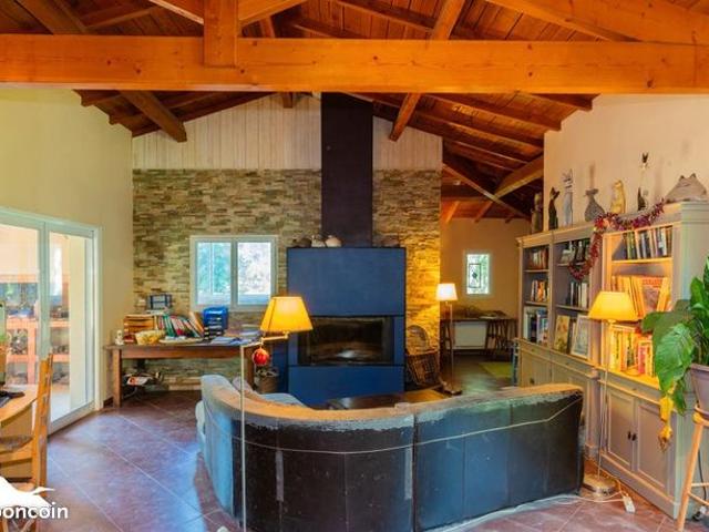 Maison 7 pièces 250 m²