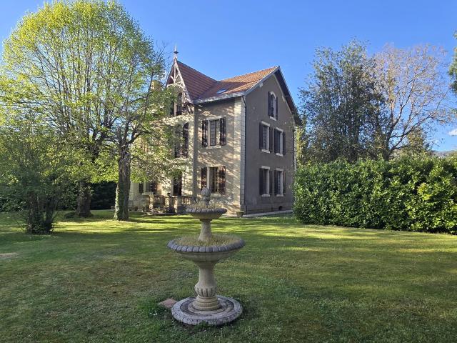 Maison 7 pièces 250 m²