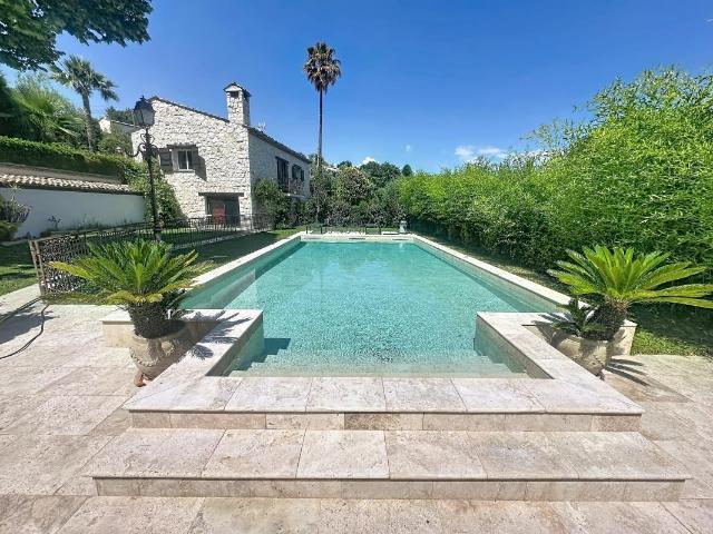 Maison 7 pièces 250 m²
