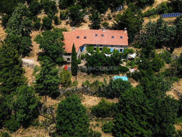 Maison 7 pièces 250 m²