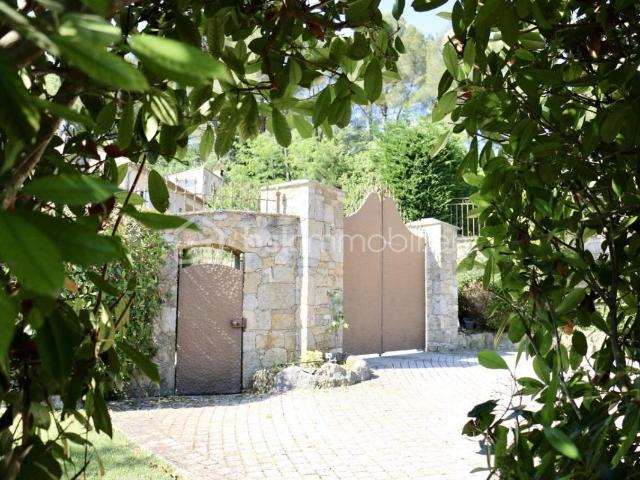 Maison 7 pièces 250 m²