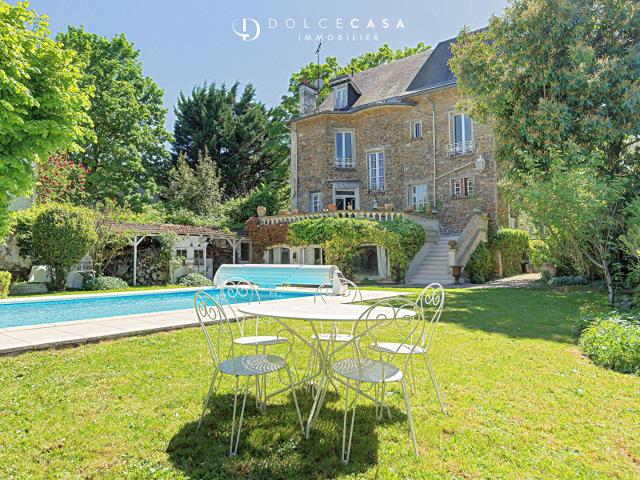 Maison 7 pièces 250 m²