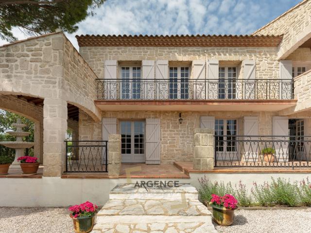Maison 7 pièces 250 m²