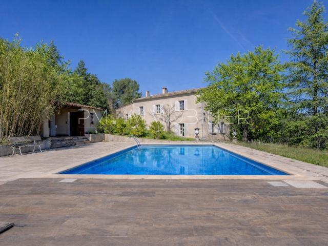 Maison 7 pièces 250 m²
