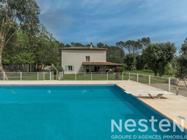 Maison 7 pièces 250 m²