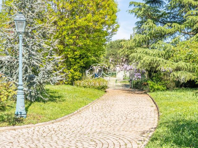 Maison 7 pièces 250 m²