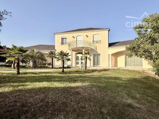 Maison 7 pièces 250 m²
