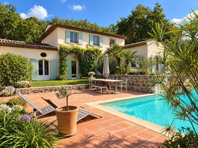 Maison 7 pièces 251 m²