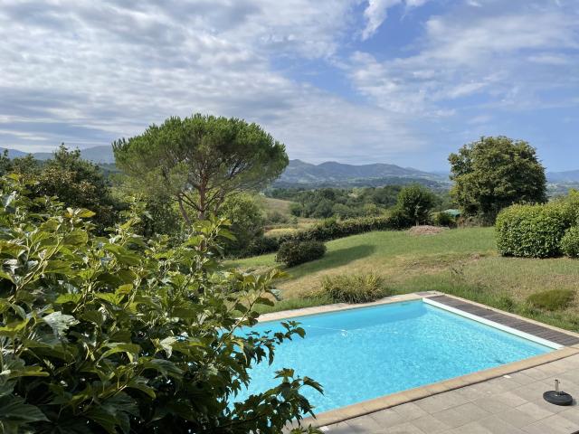 Maison 7 pièces 251 m²