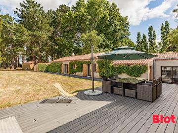 Maison 7 pièces 251 m²