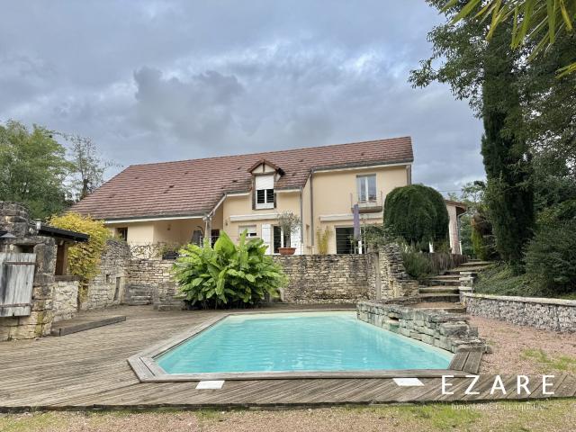 Maison 7 pièces 251 m²