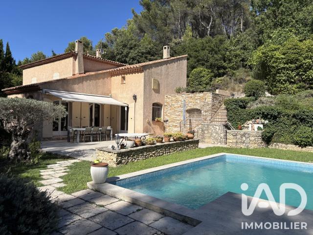 Maison 7 pièces 252 m²