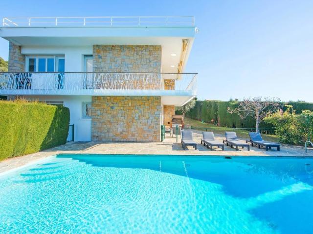 Maison 7 pièces 252 m²