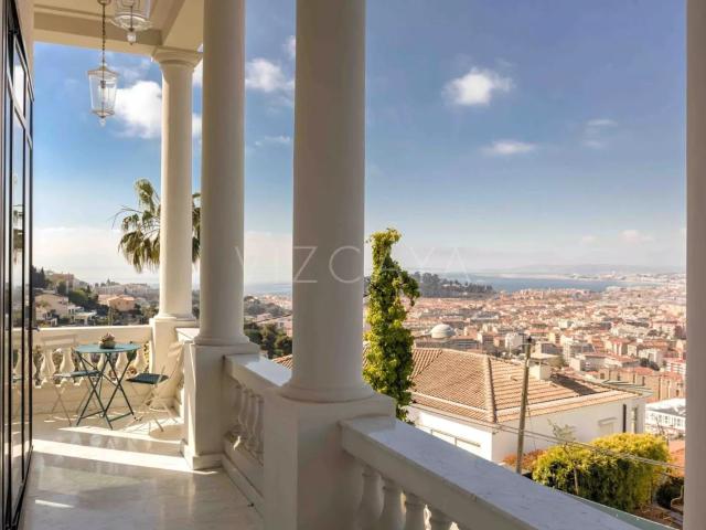 Maison 7 pièces, 253 m² à louer à Nice 06300
