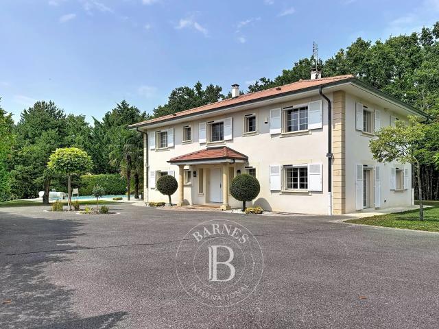 Maison 7 pièces 264 m²