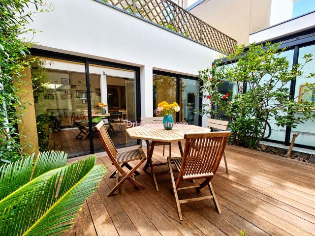 Maison 7 pièces 265 m²