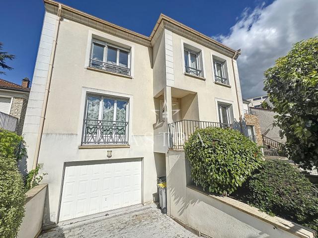 Maison 7 pièces 265 m²