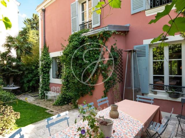 Maison 7 pièces 265 m²