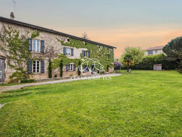 Maison 7 pièces 265 m²