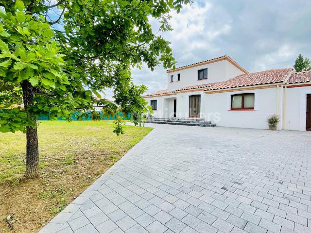 Maison 7 pièces 265 m²