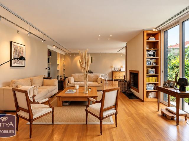 Maison 7 pièces 265 m²