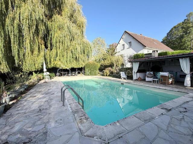 Maison 7 pièces 265 m²