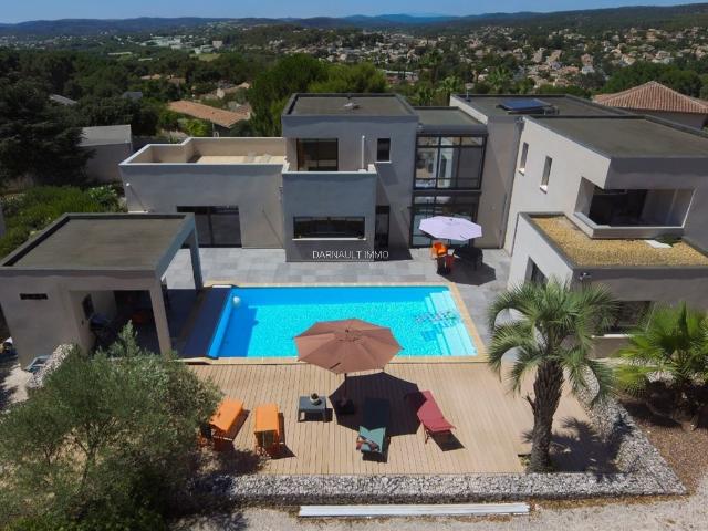 Maison 7 pièces 265 m²