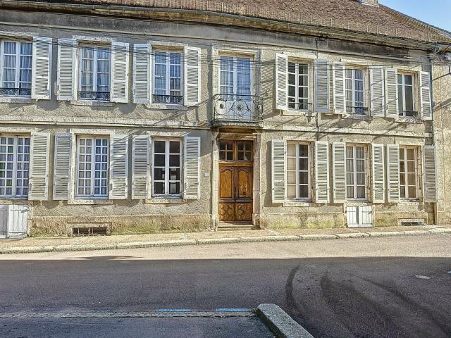 Maison 7 pièces 266 m²