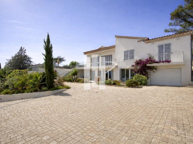 Maison 7 pièces 266 m²