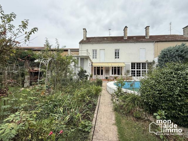 Maison 7 pièces 266 m²