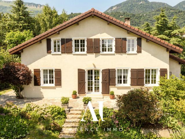 Maison 7 pièces 266 m²