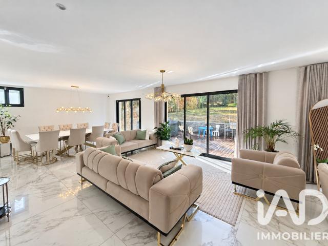 Maison 7 pièces 267 m²