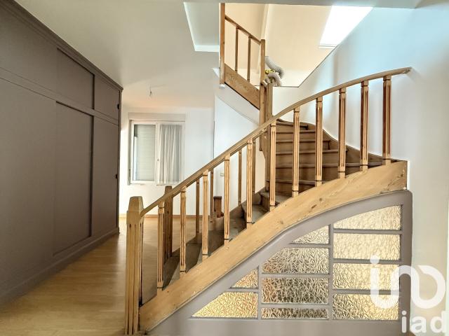 Maison 7 pièces 267 m²