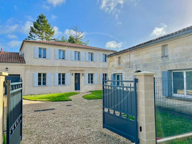 Maison 7 pièces 268 m²