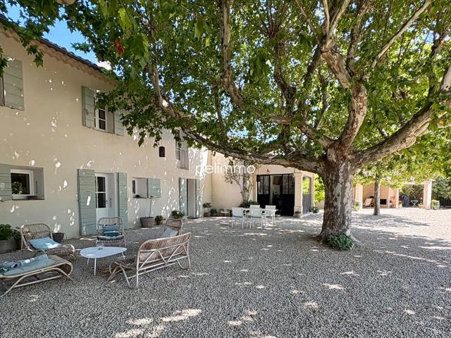 Maison 7 pièces 260 m²